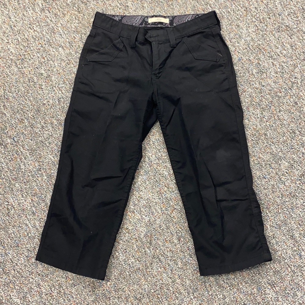 Levi Caperis Size 6
